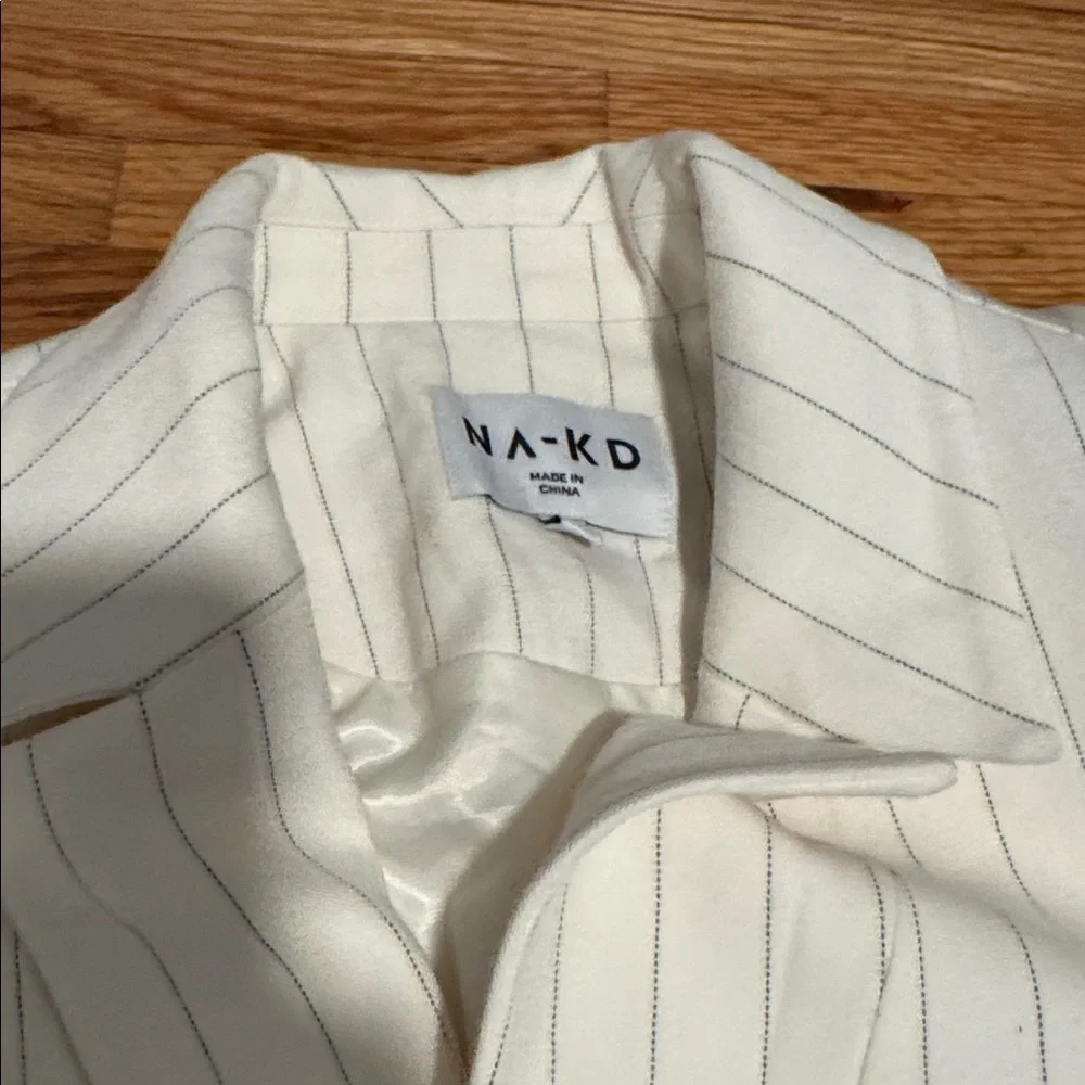 Elegant Cream Women's Suit Set - Picture 4 of 7